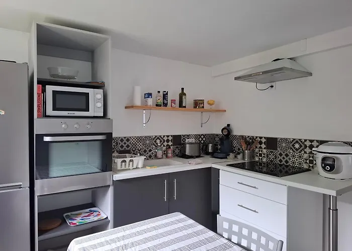 Appartement Au Rez-De-Chaussee D\'Une Maison