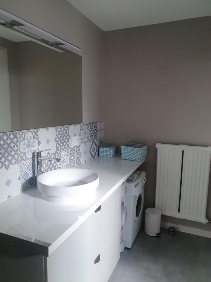 Au Rez-de-chaussee D'une Maison Apartment *