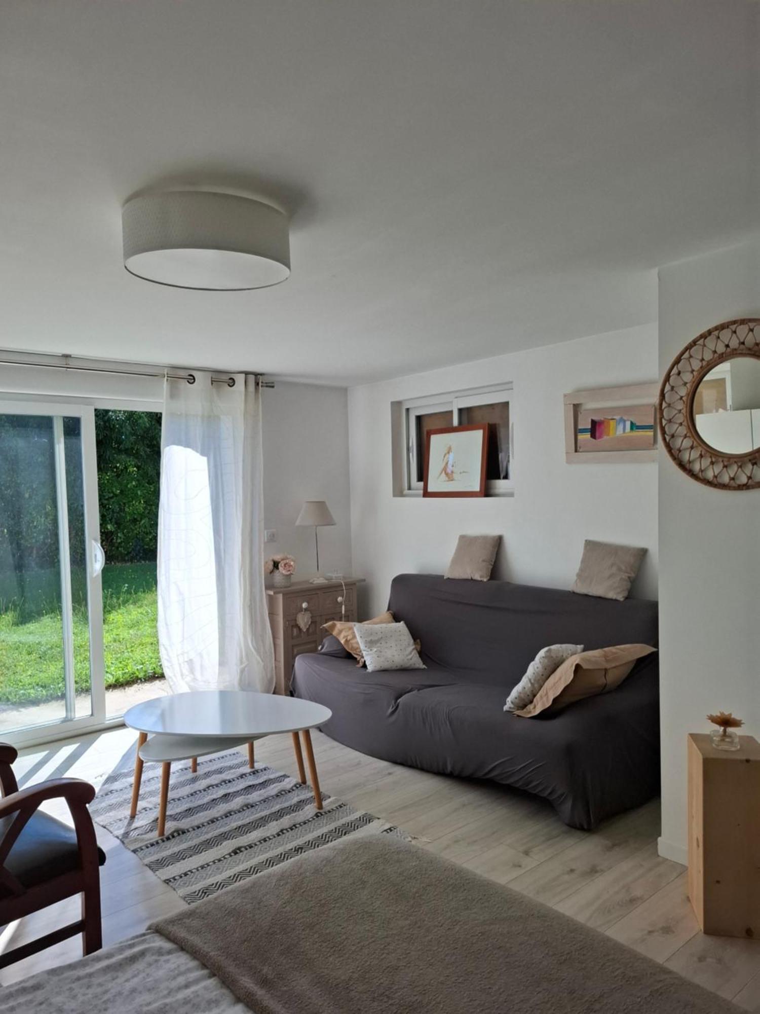 Apartment Au Rez-de-chaussee D'une Maison *