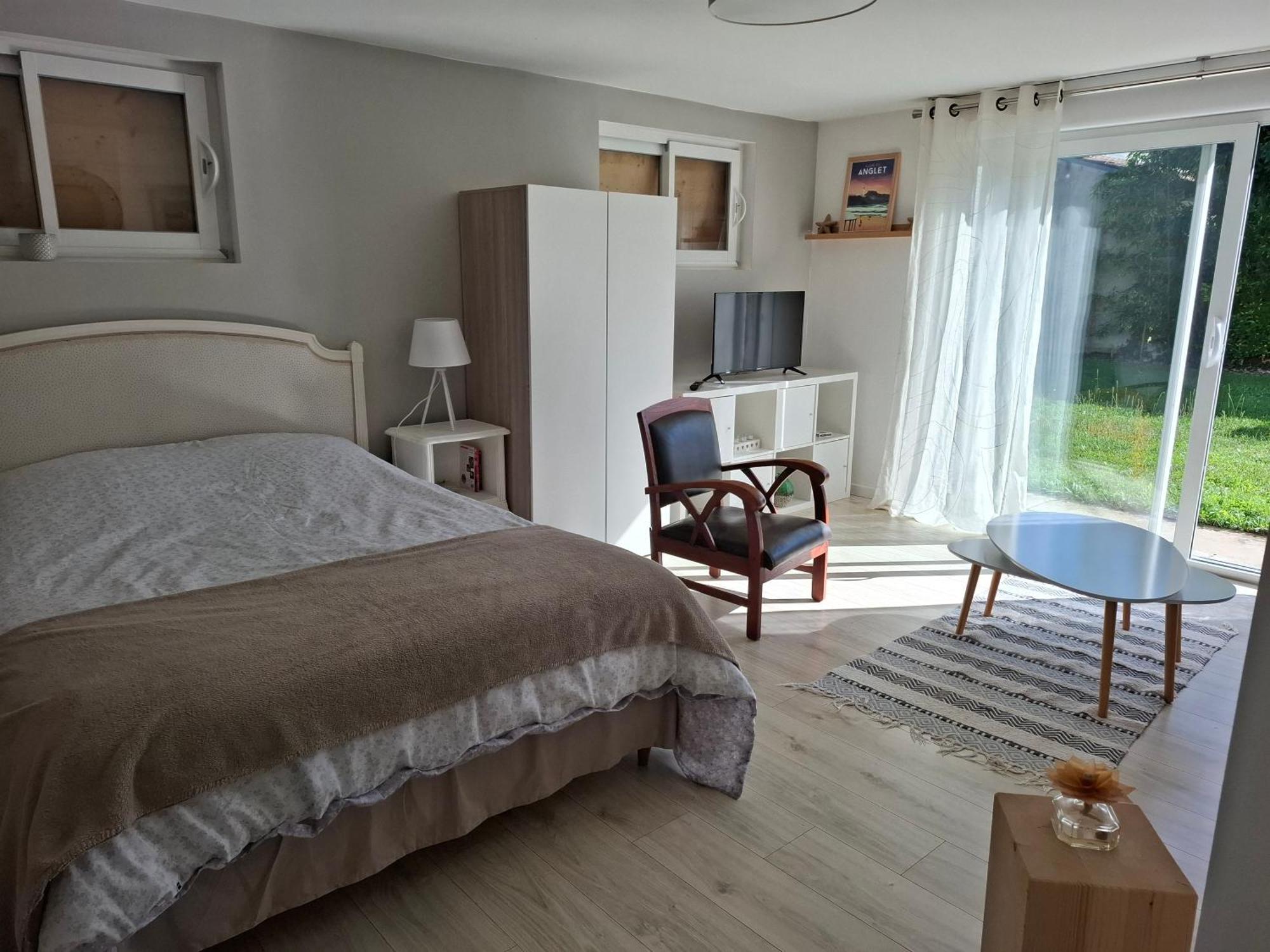 Apartment Au Rez-de-chaussee D'une Maison