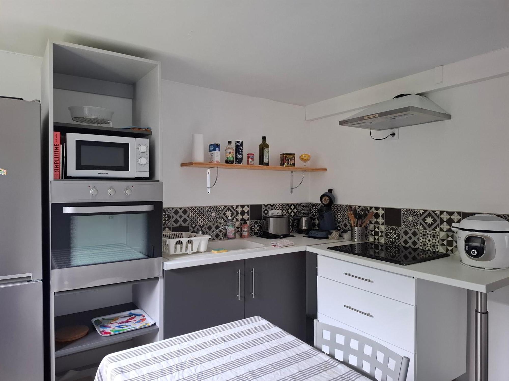 Au Rez-de-chaussee D'une Maison Appartement Pessac
